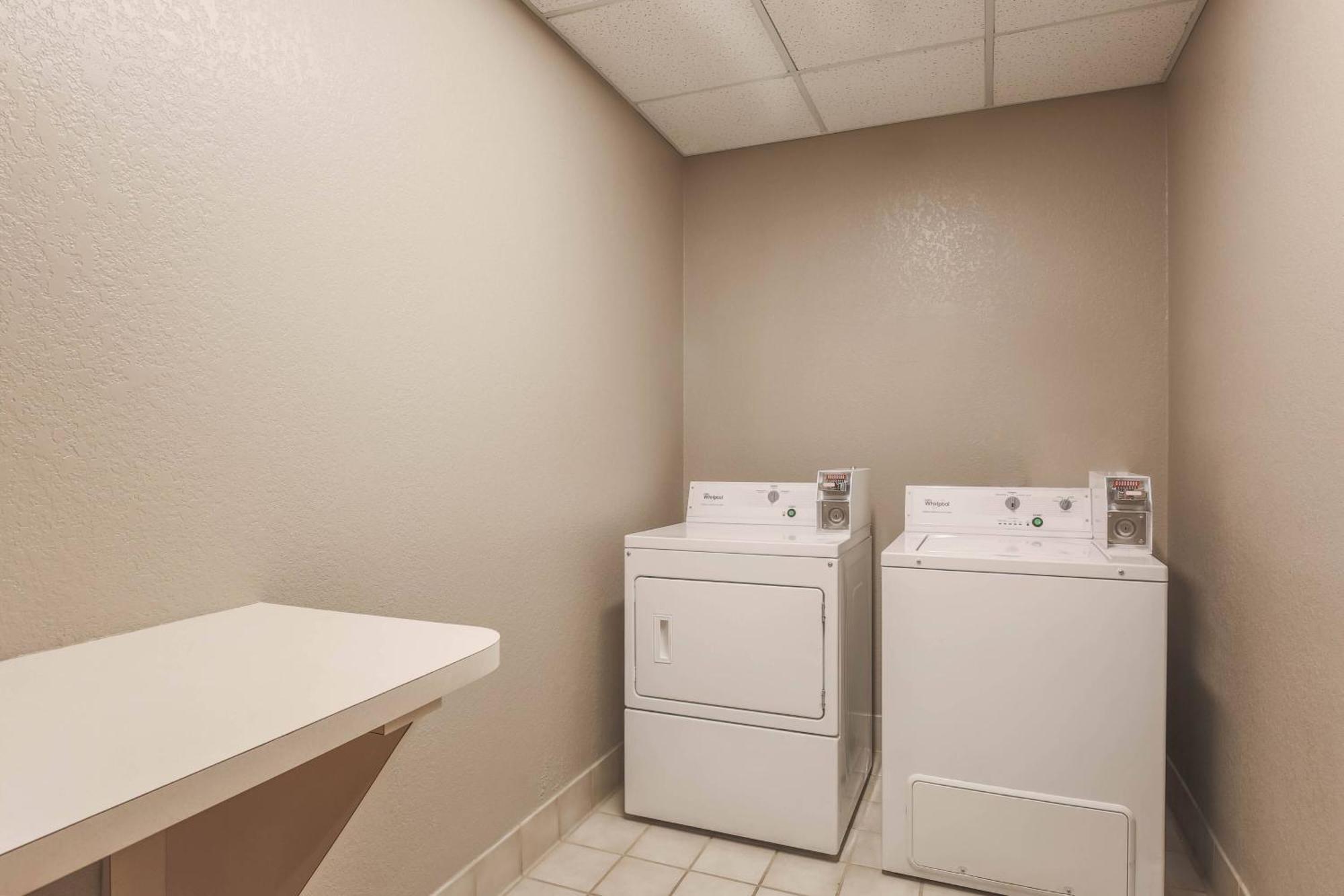 Courtyard By Marriott Orlando Lake Mary North Heathrow Exterior photo
