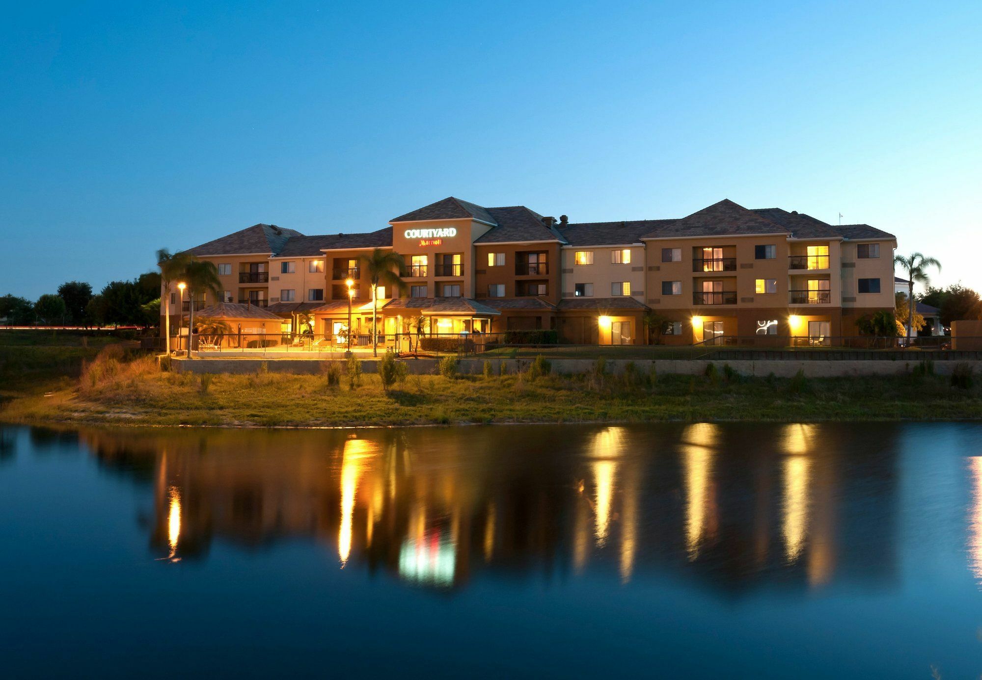 Courtyard By Marriott Orlando Lake Mary North Heathrow Exterior photo